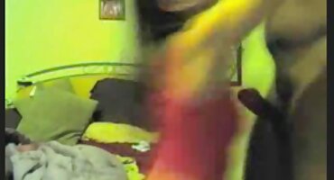 sex grap Brunette cheats trên bạn gái với bạn du nhau bè của cô.